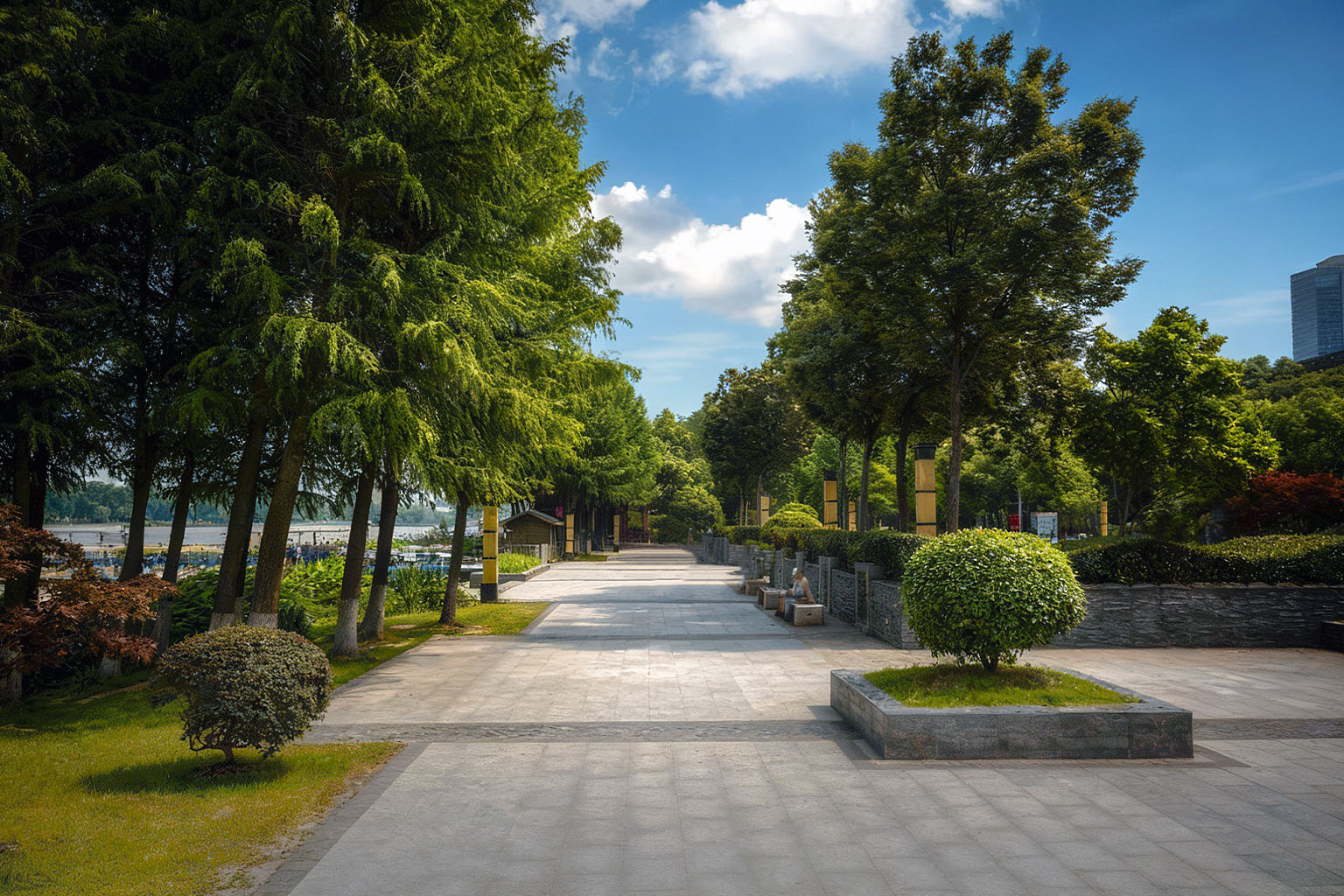 Новый микрорайон с набережной и парками